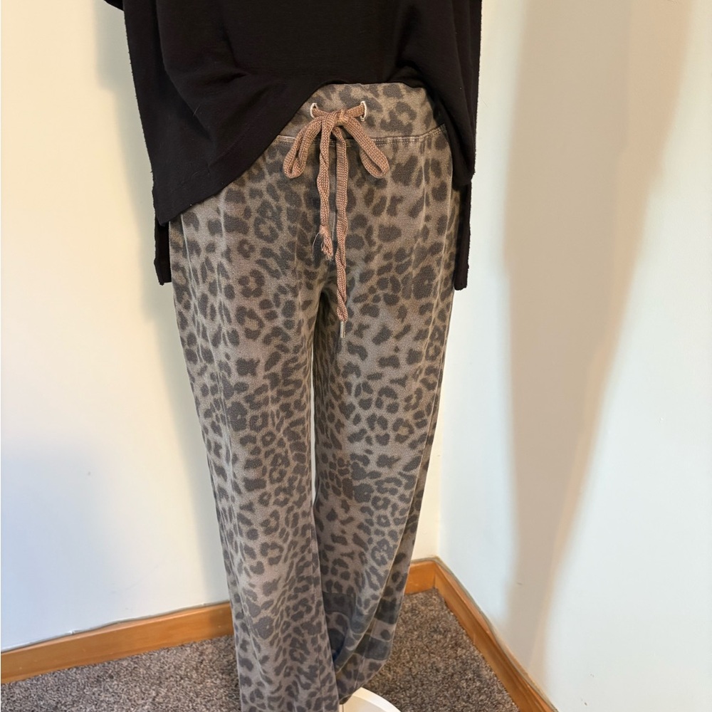Sundry Leopard Print Joggers.26”inseam& relaxed fit.see detail on leg at bottom